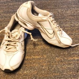 Nike air women's training shoe sz 7.5